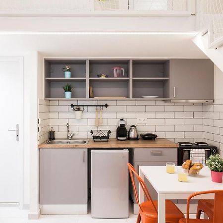 Relax In This Funky Loft Next To Metro! Athens Exterior photo