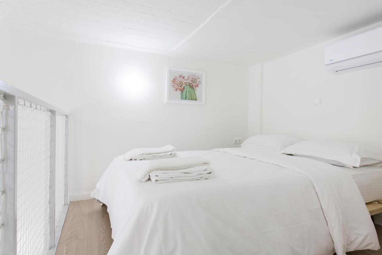 Relax In This Funky Loft Next To Metro! Athens Exterior photo