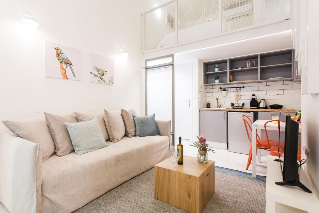 Relax In This Funky Loft Next To Metro! Athens Exterior photo
